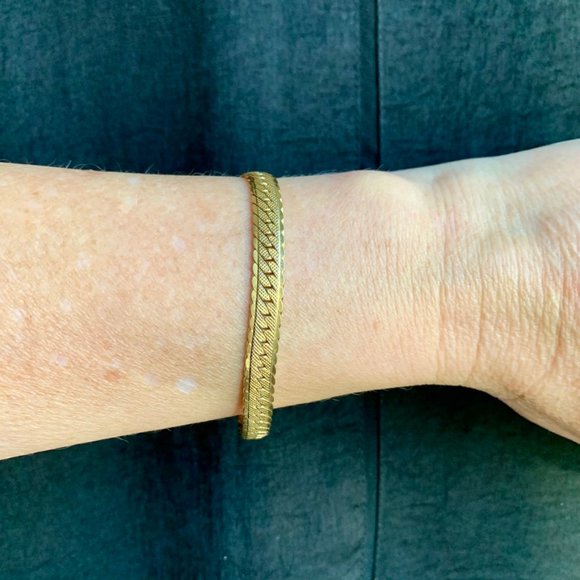 Monet gold plated bracelet - Picture 1 of 11